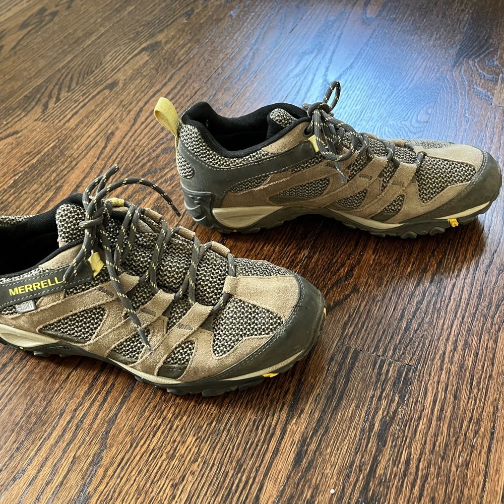 Ladies Merrell Alverstone waterproof hiking shoe J84272 size 9.5